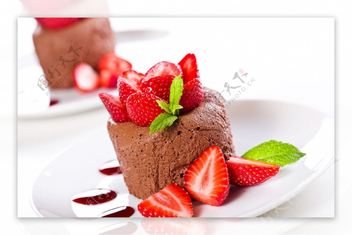 草莓巧克力慕斯蛋糕图图片