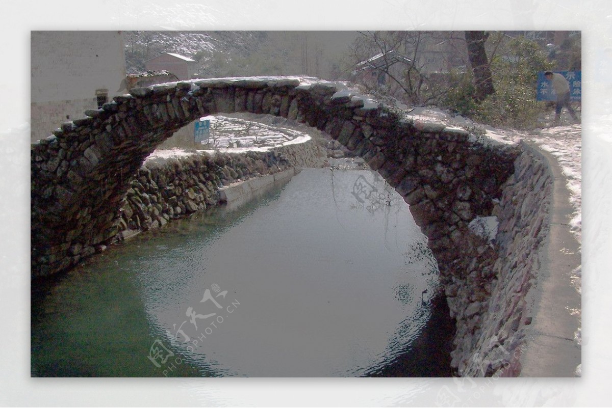 山村石拱桥图片