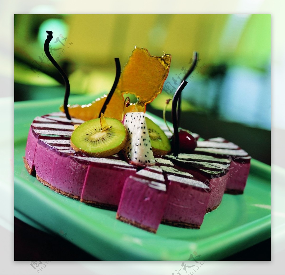 紫罗兰温馨蛋糕图片