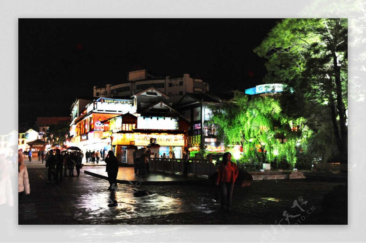 夜晚的街景图片