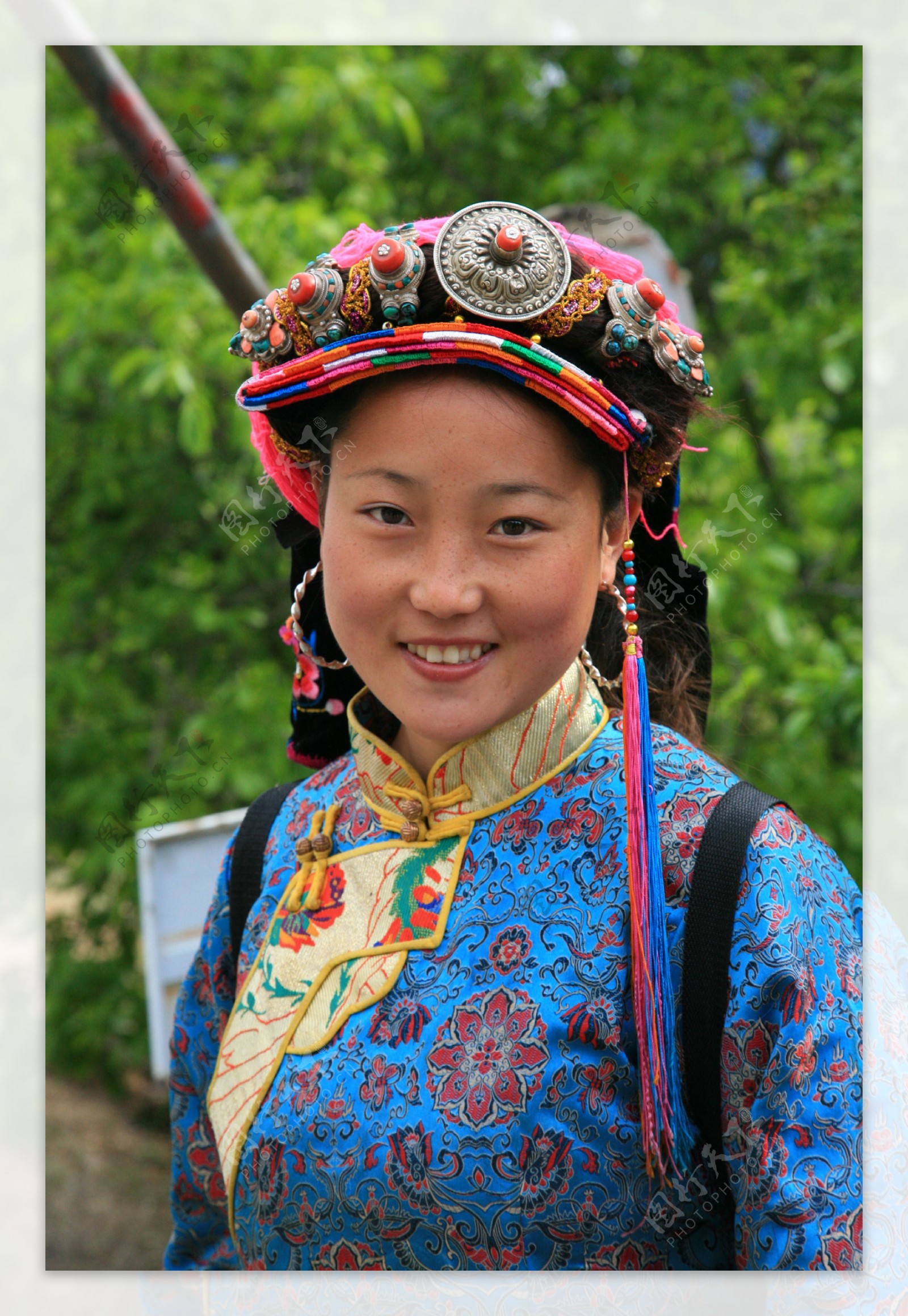 新款藏族服装女藏袍西藏拉萨旅游少数民族风网红旅拍藏式写真服饰-阿里巴巴