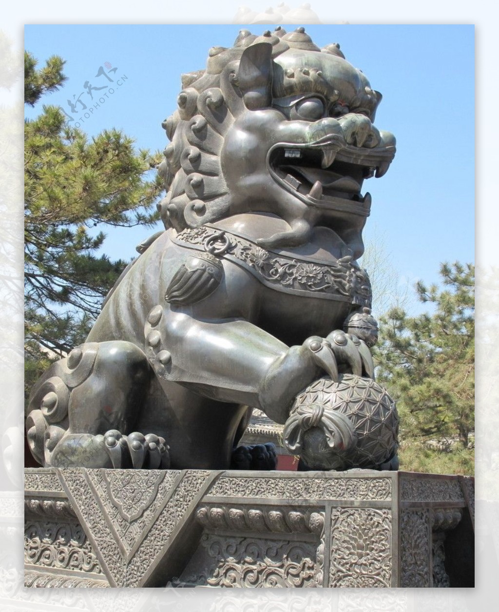 颐和园威武铜狮图片
