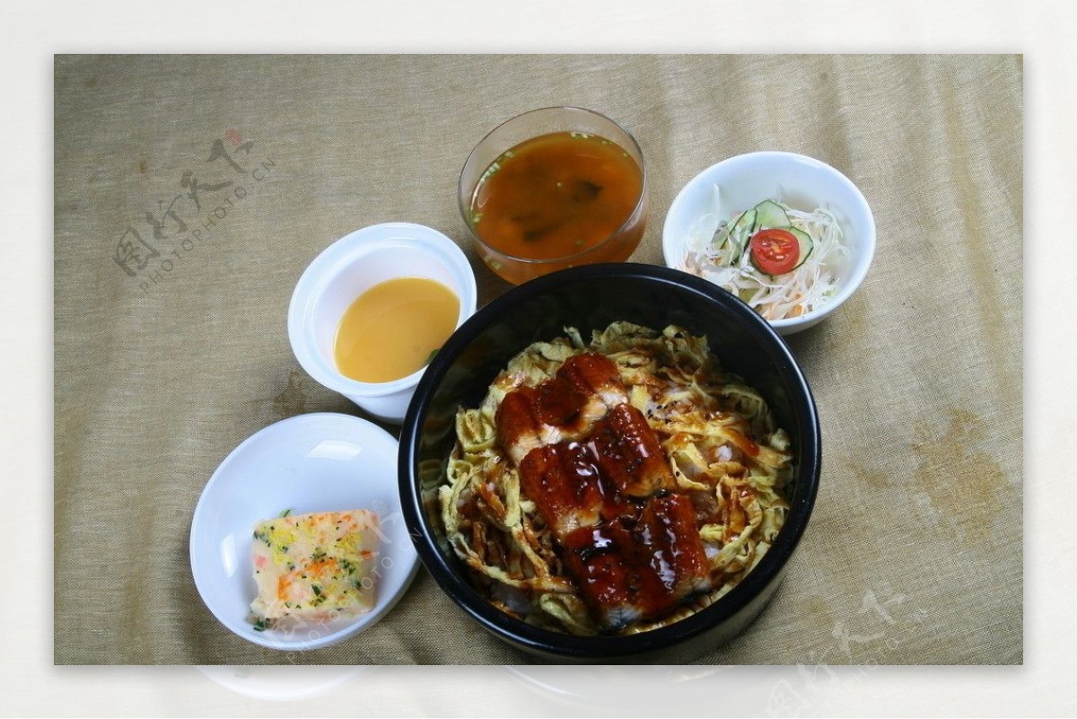 日式套餐烤鳗鱼饭图片