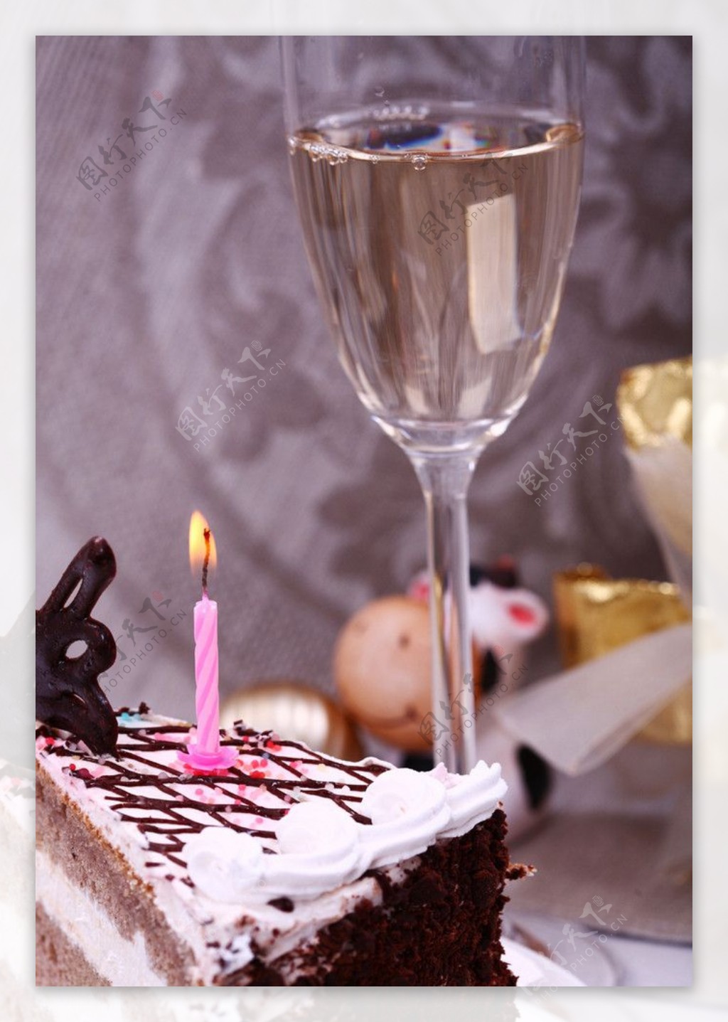 香槟蛋糕蜡烛图片