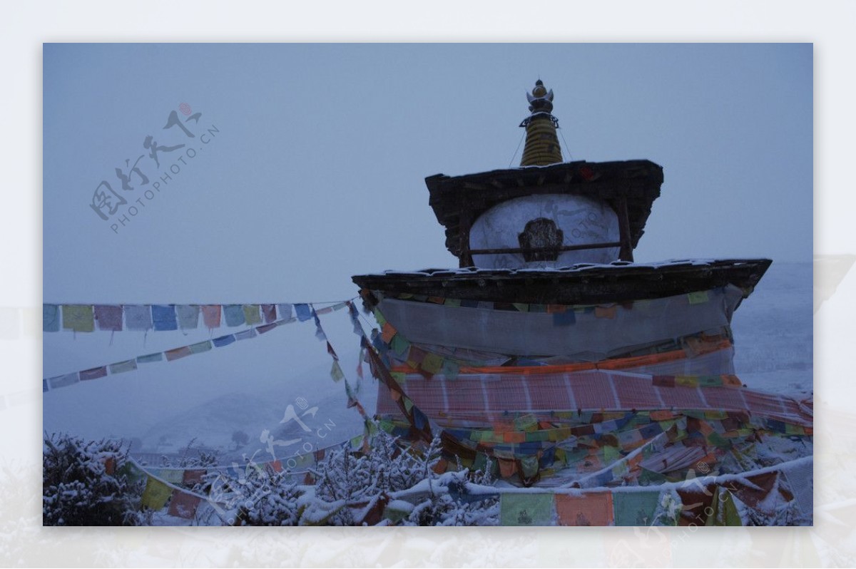 塔公寺雪景图片
