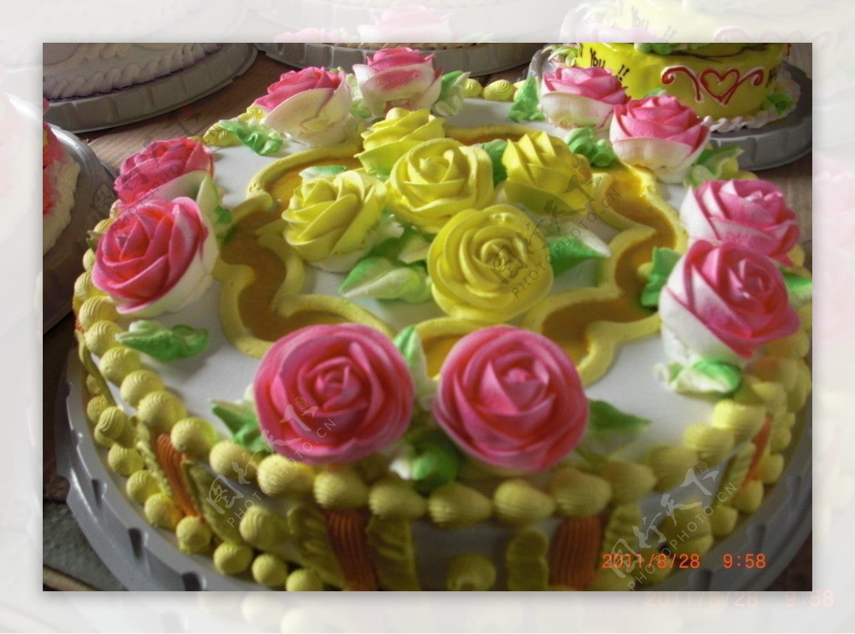 生日蛋糕【浪漫玫瑰花】的做法_【图解】生日蛋糕【浪漫玫瑰花】怎么做如何做好吃_生日蛋糕【浪漫玫瑰花】家常做法大全_Cocolin_豆果美食