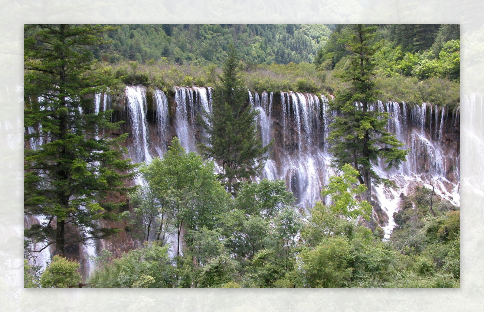 诺日朗瀑布图片