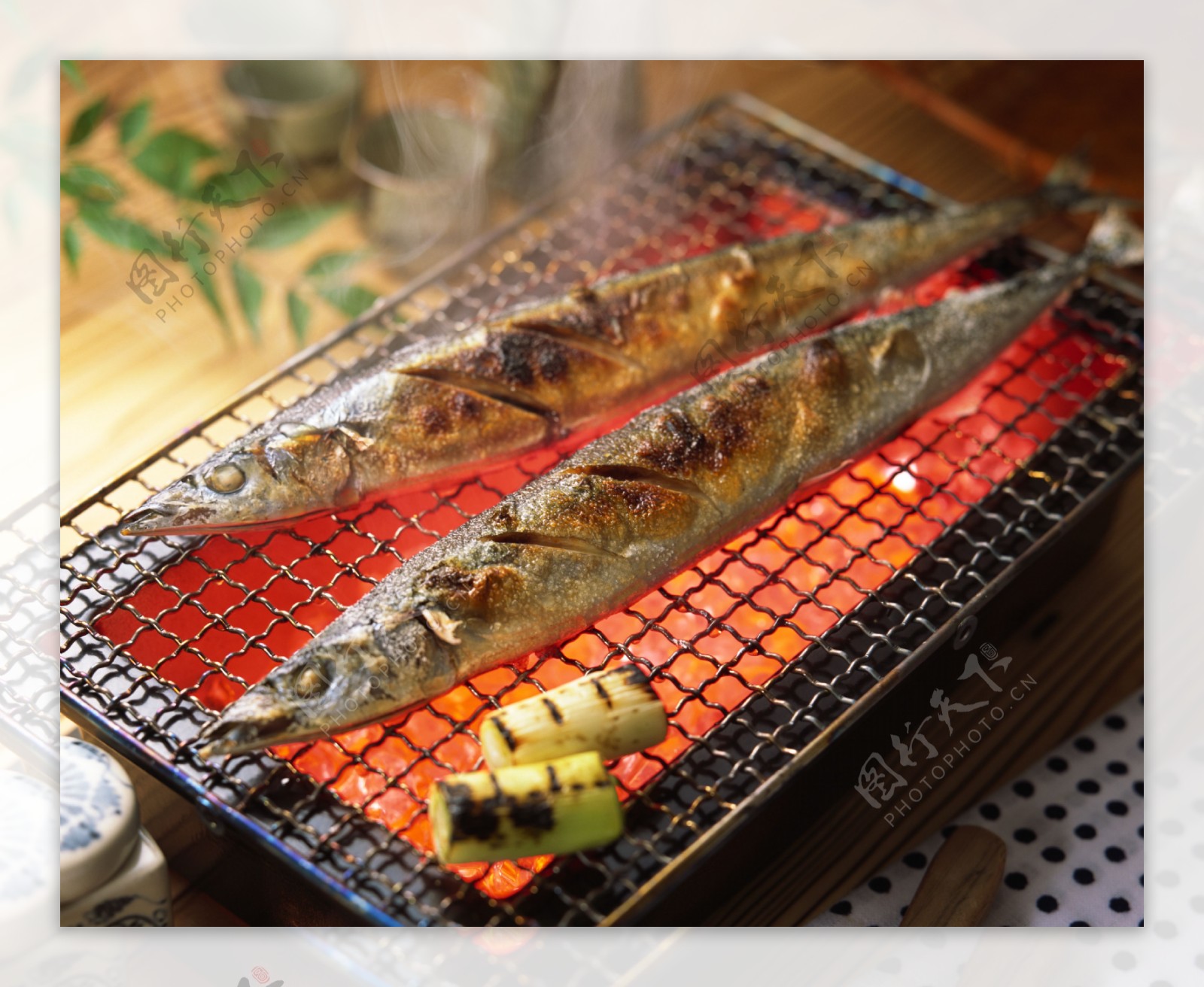 烧烤秋刀鱼图片