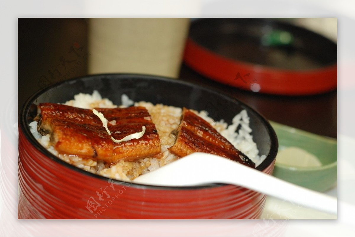 日本鳗鱼饭图片