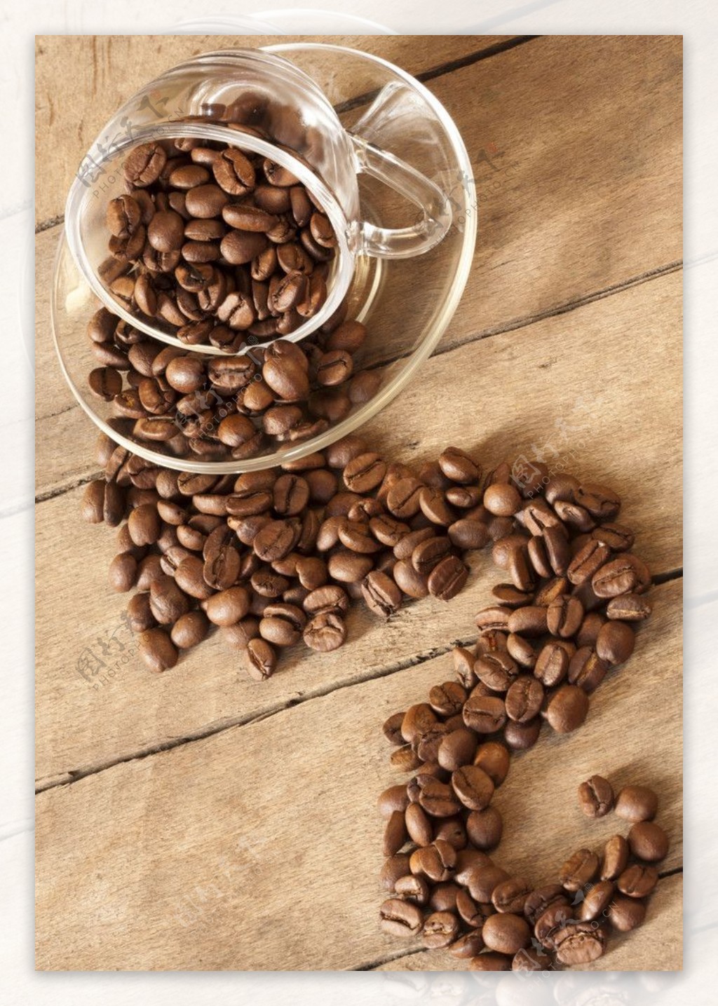 木板上的咖啡豆图片