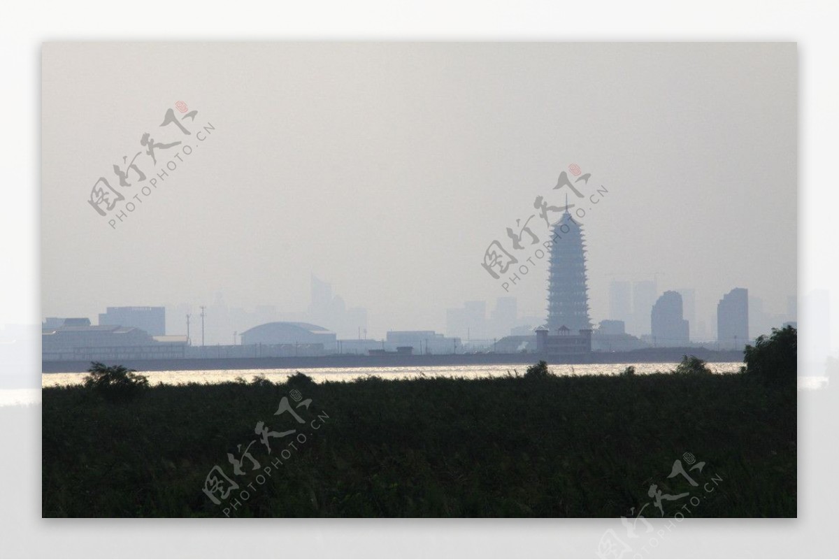 江河塔景图片