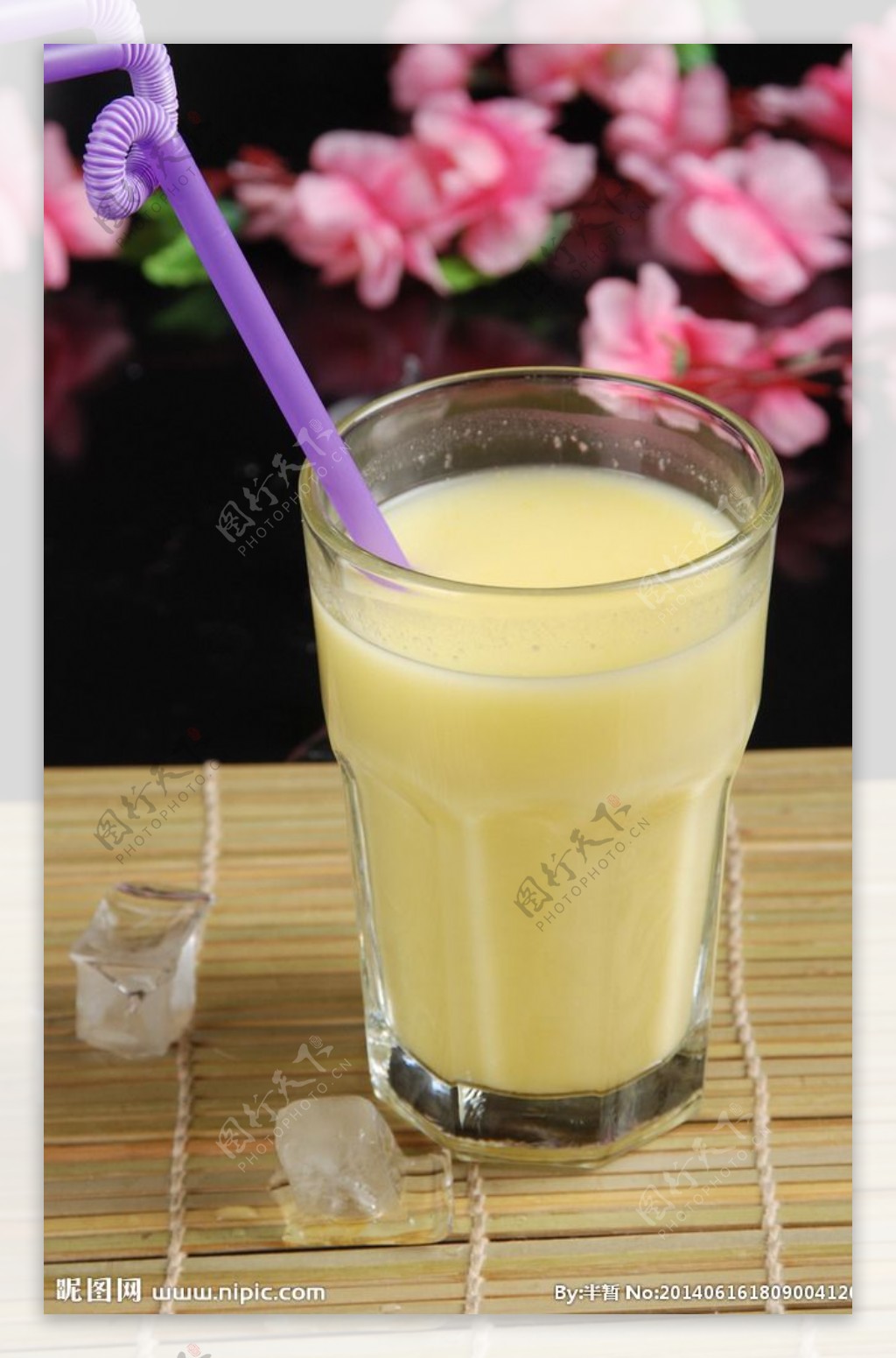 鲜榨果汁芒果汁图片