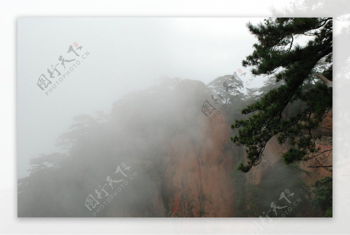 细雨千山图片