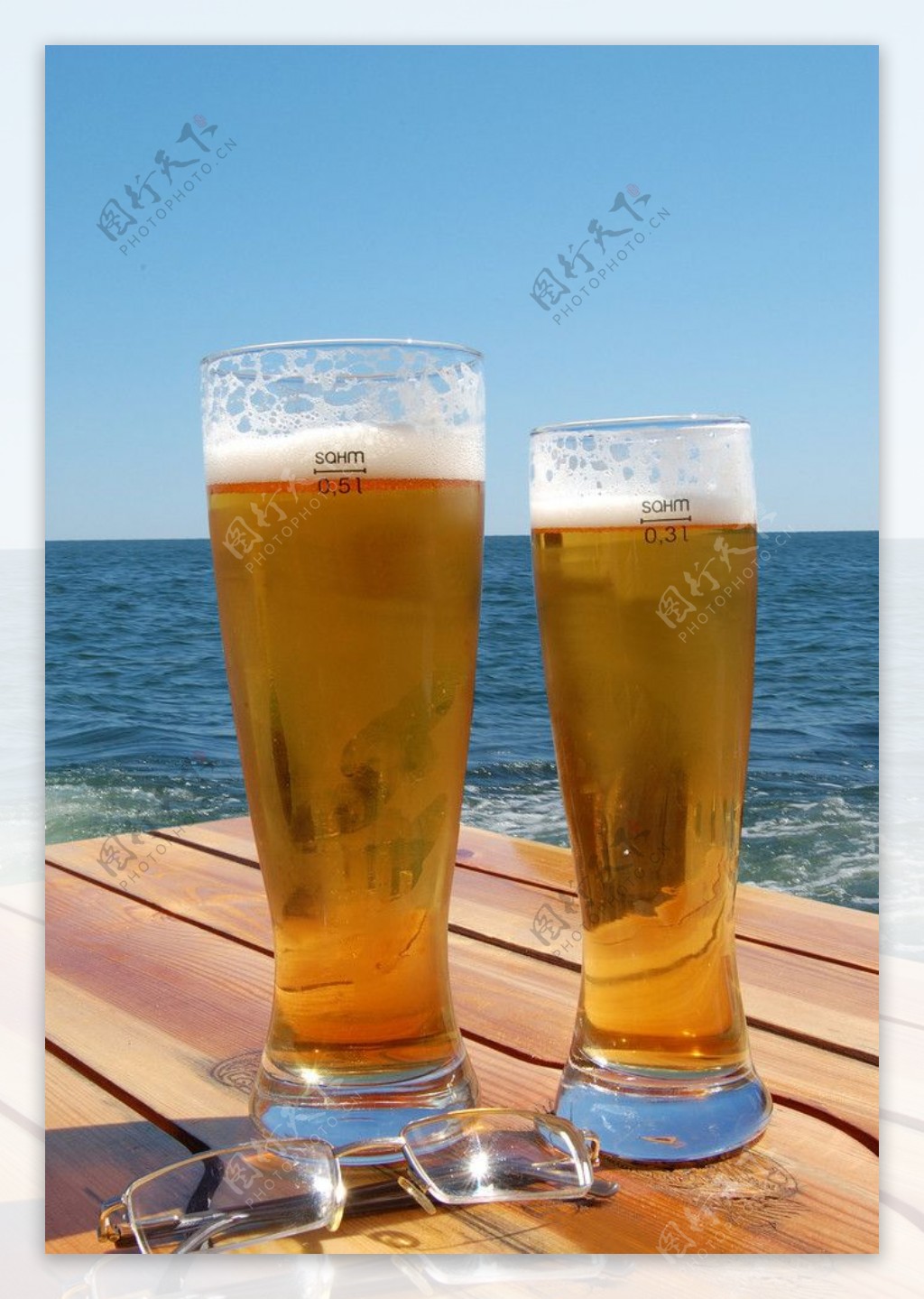 啤酒海浪图片