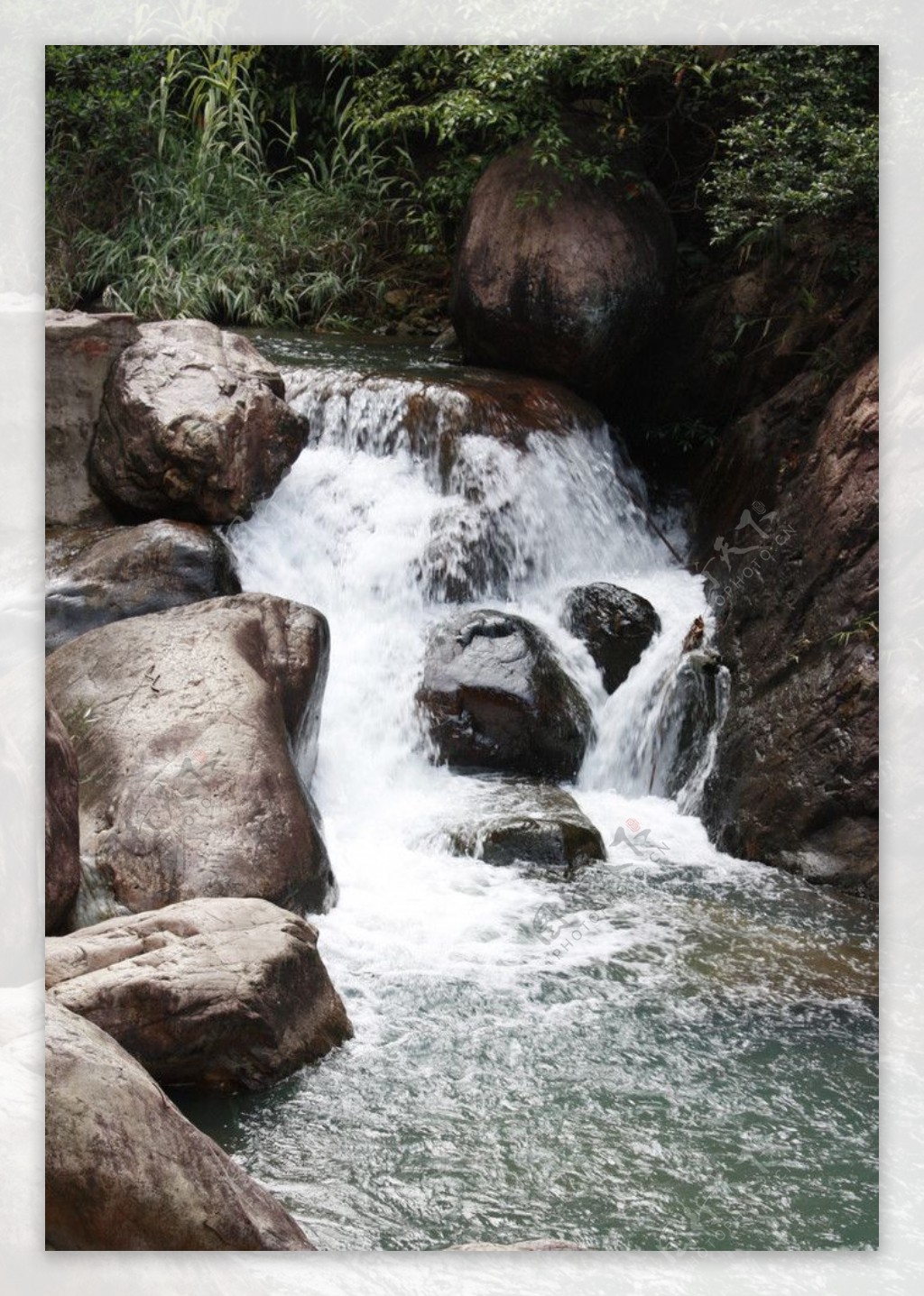 山间流水图片