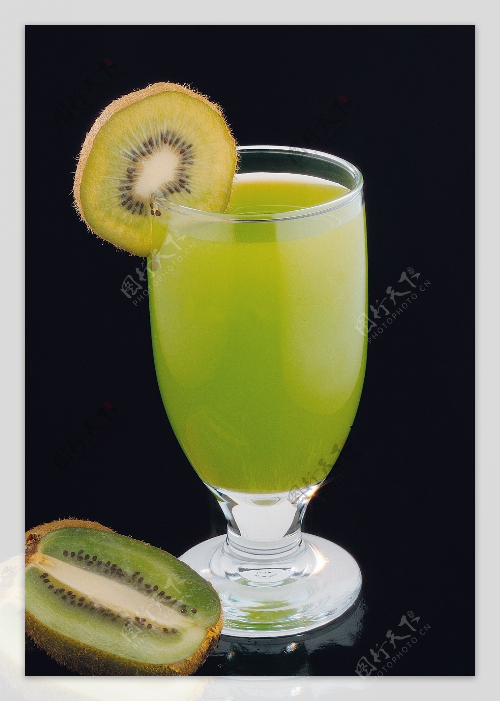 果汁猕猴桃汁鲜榨动感饮料图片