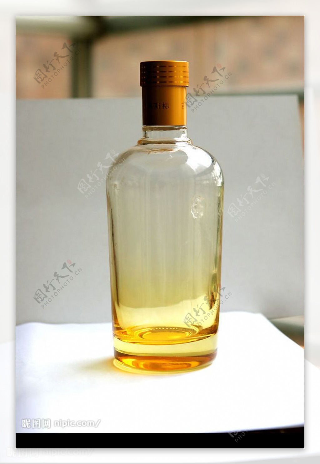 金色酒瓶图片