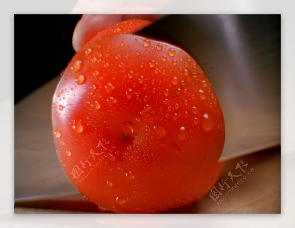 切西红柿过程高清图片