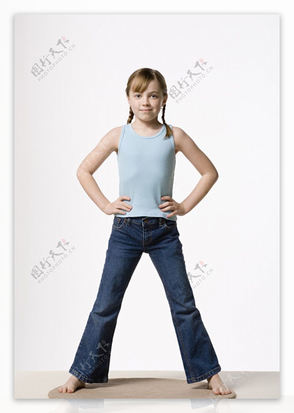 健身锻炼的小女孩图片