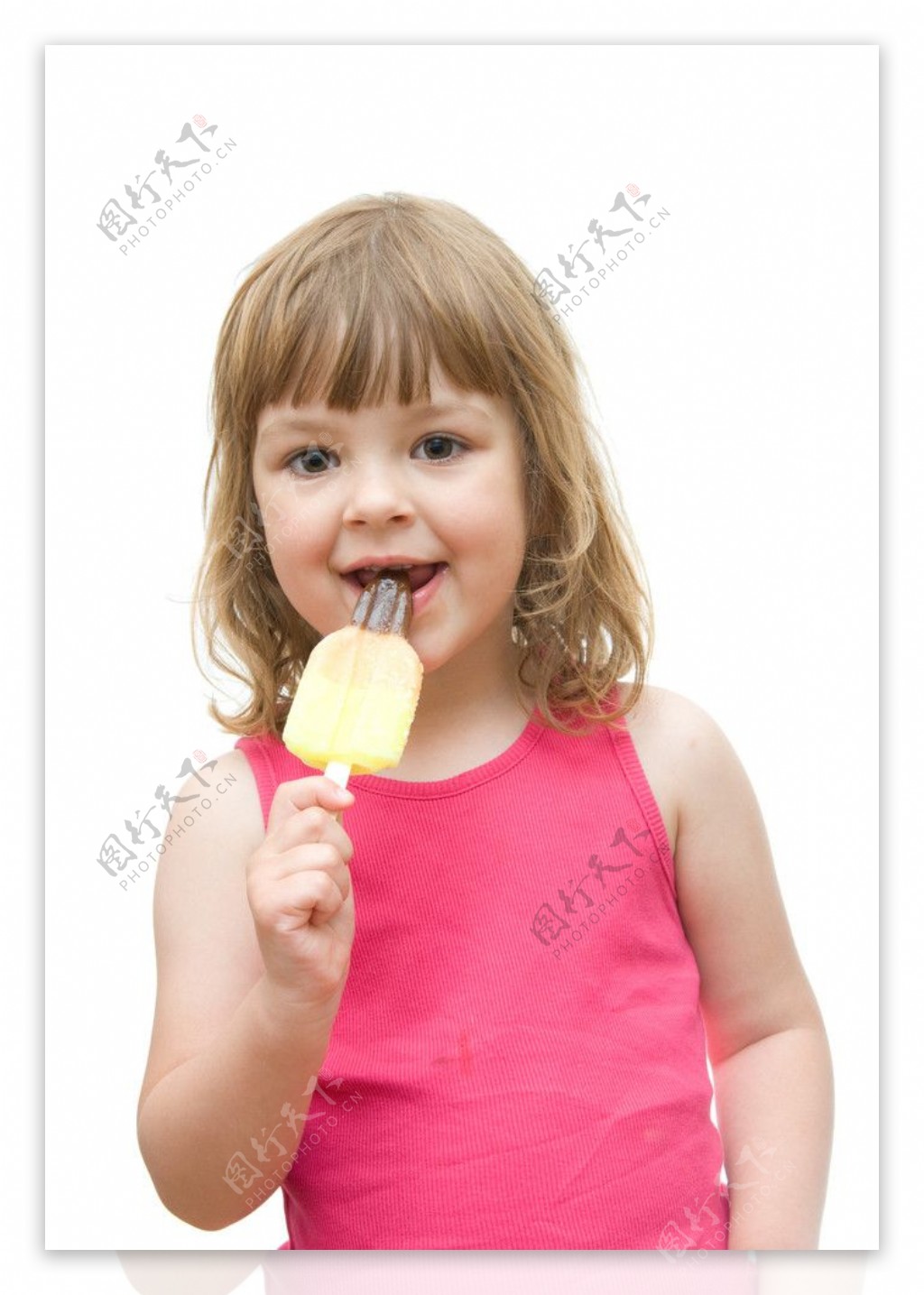 吃雪糕的小女孩图片
