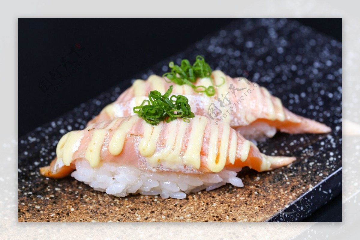 酱烧鱼腩寿司