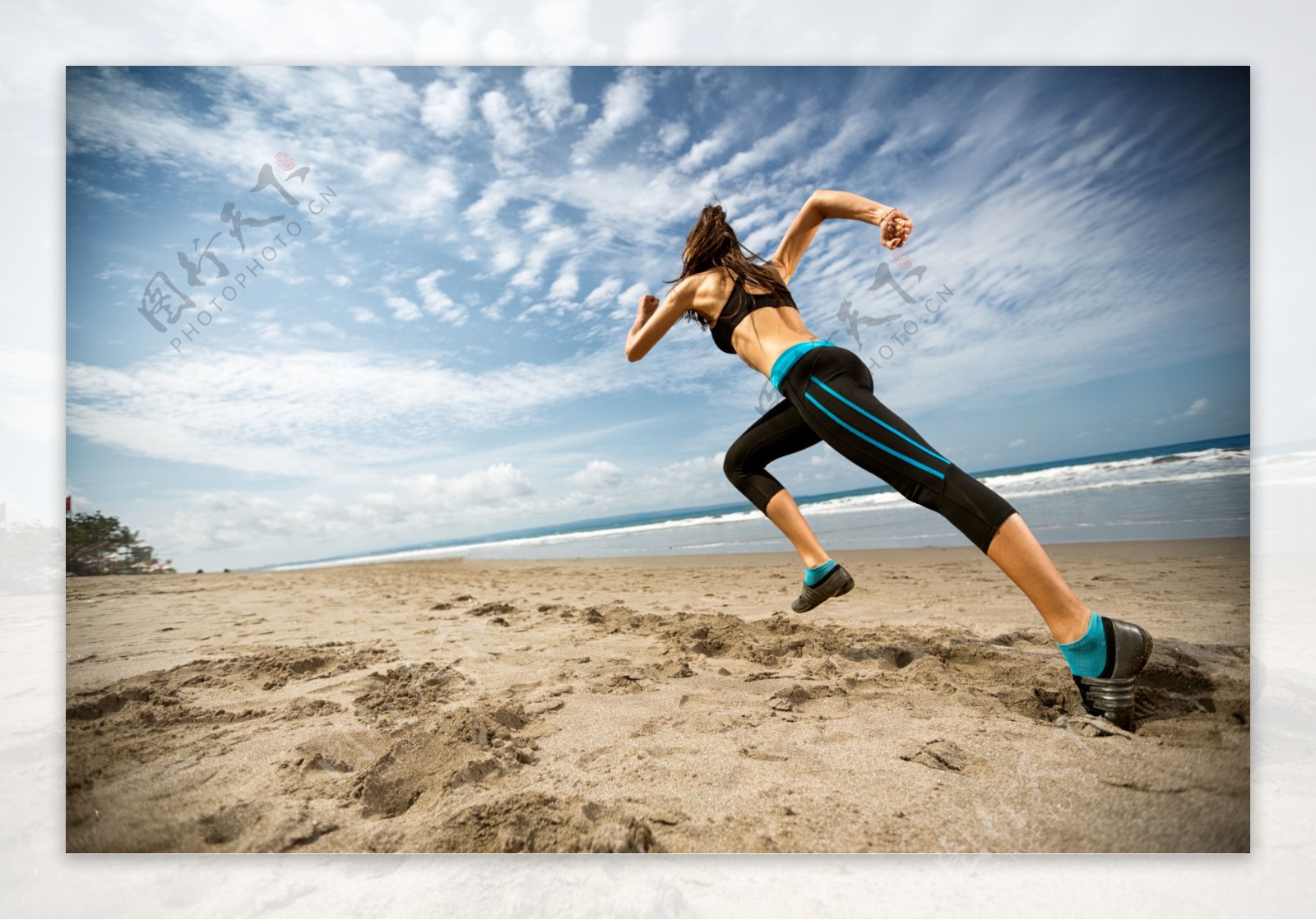 夏日海邊美女跑步圖片素材-JPG圖片尺寸6240 × 4160px-高清圖案501358754-zh.lovepik.com