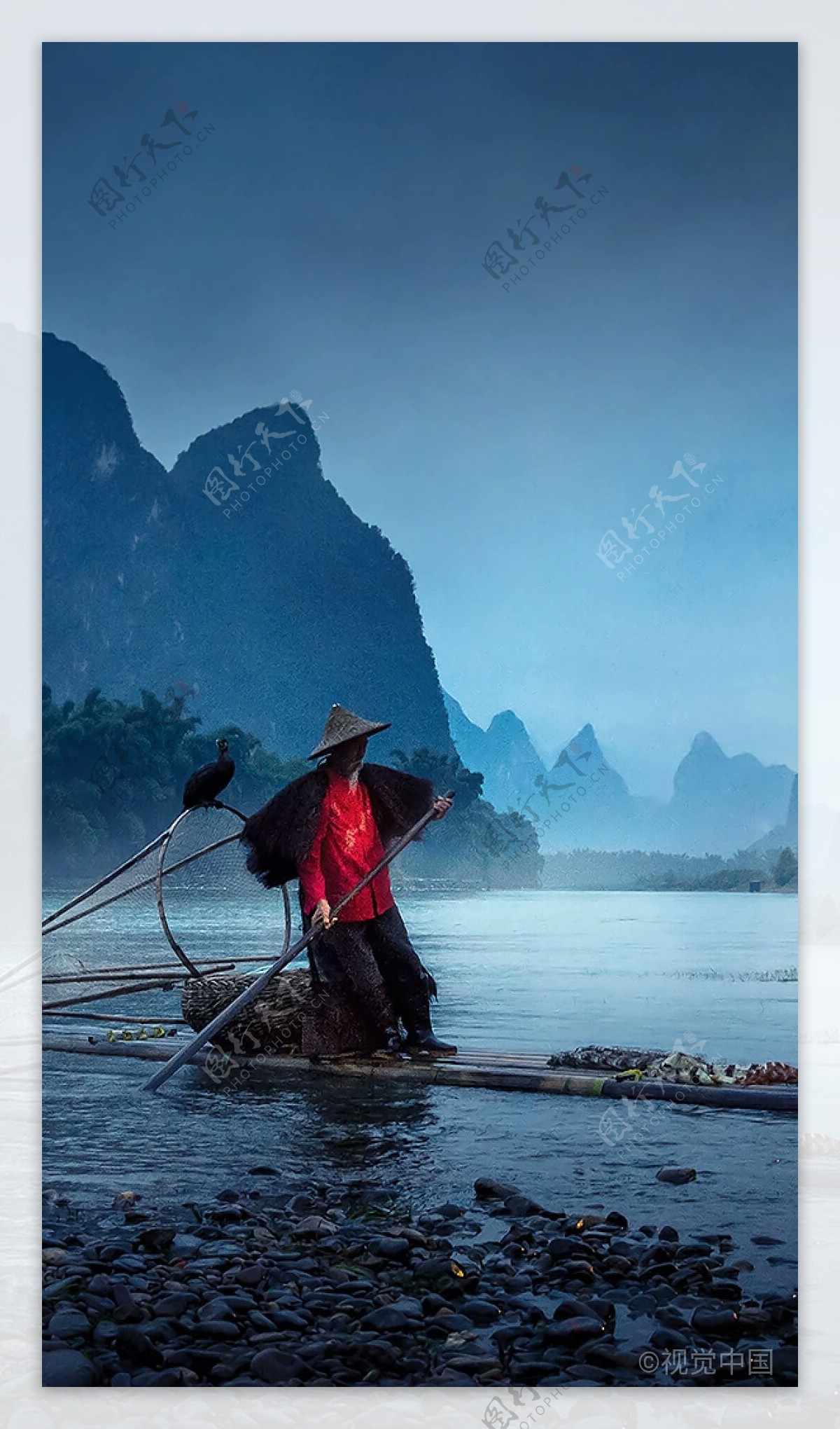 桂林山水泛舟