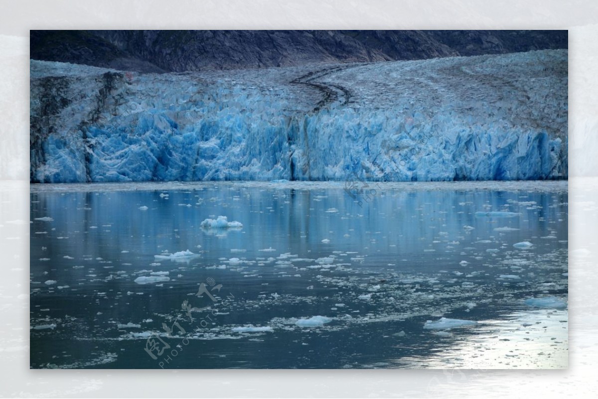 幽蓝的冰川