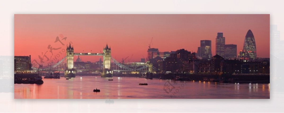 伦敦晚霞映照城市美景