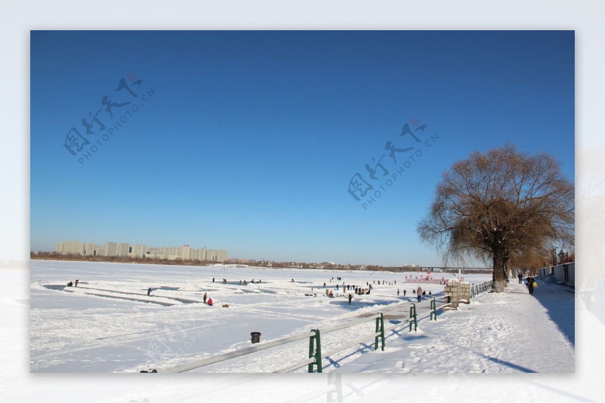 松花江雪景