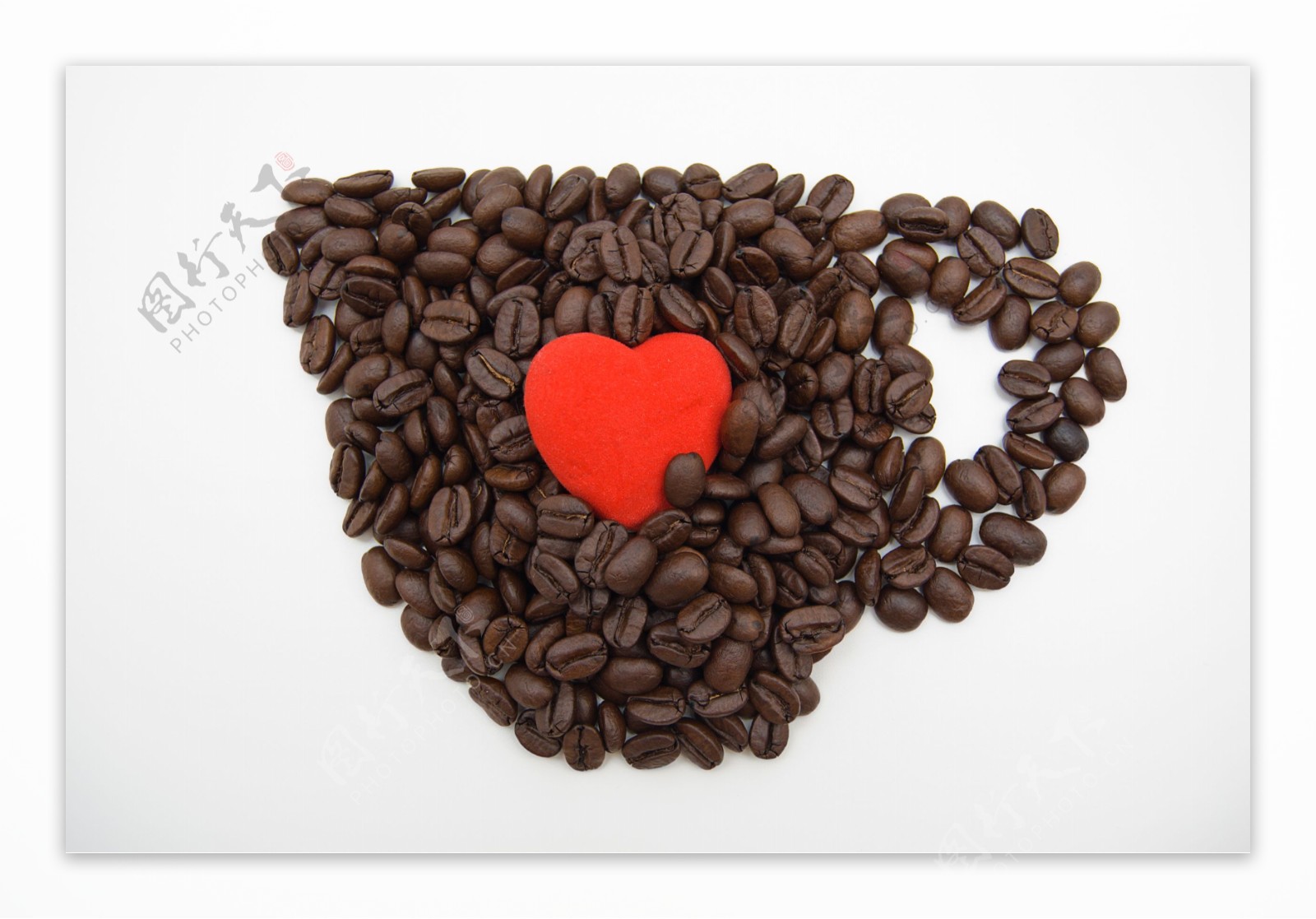 红心与咖啡豆杯形图片