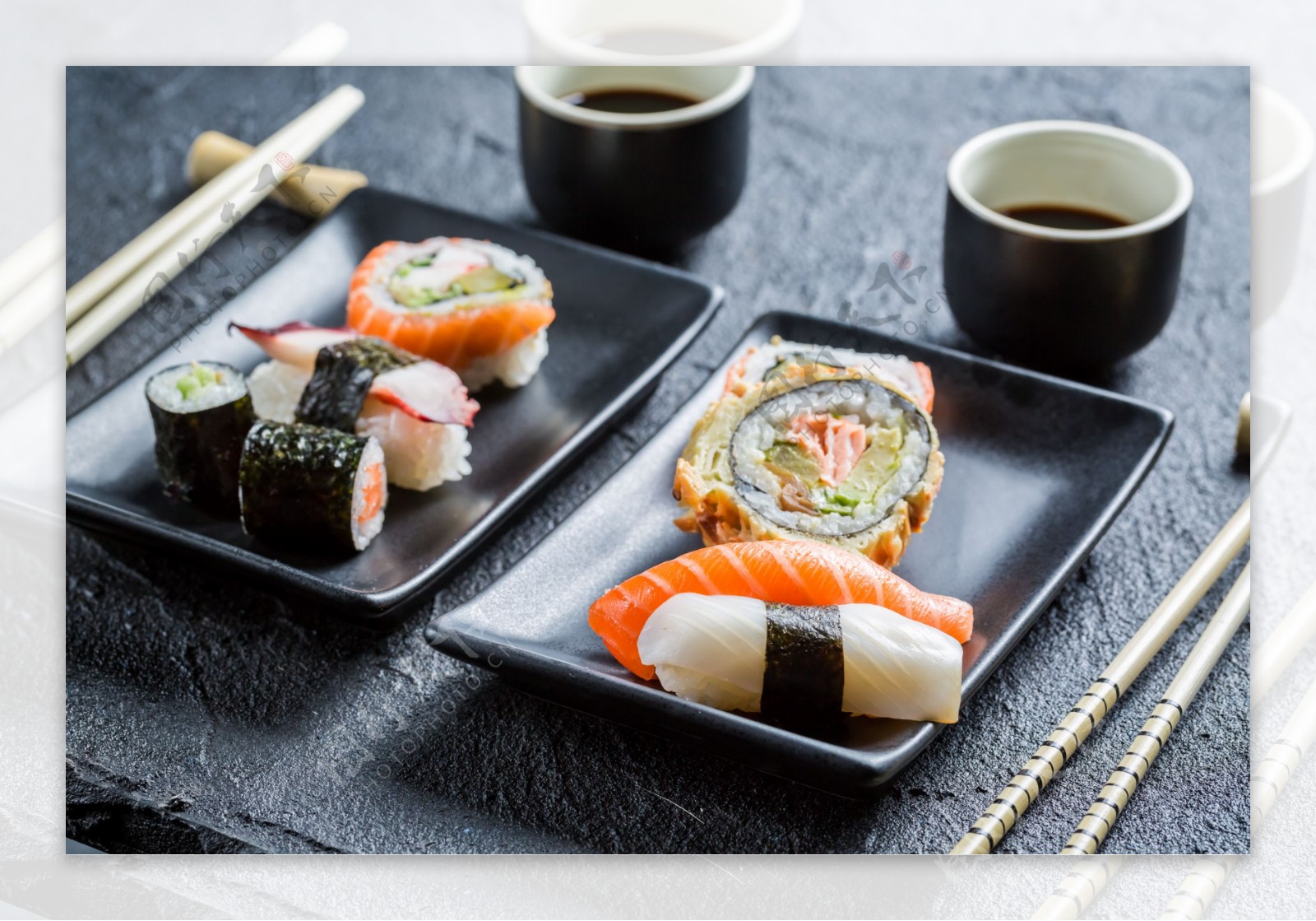 盘子中的日本寿司图片