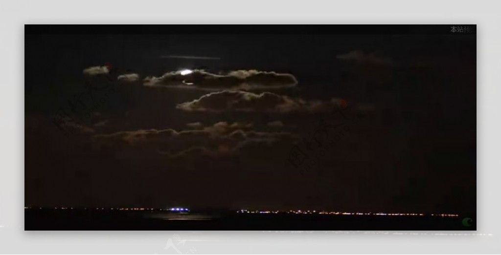 海上月亮云层飘过高清实拍视频素材
