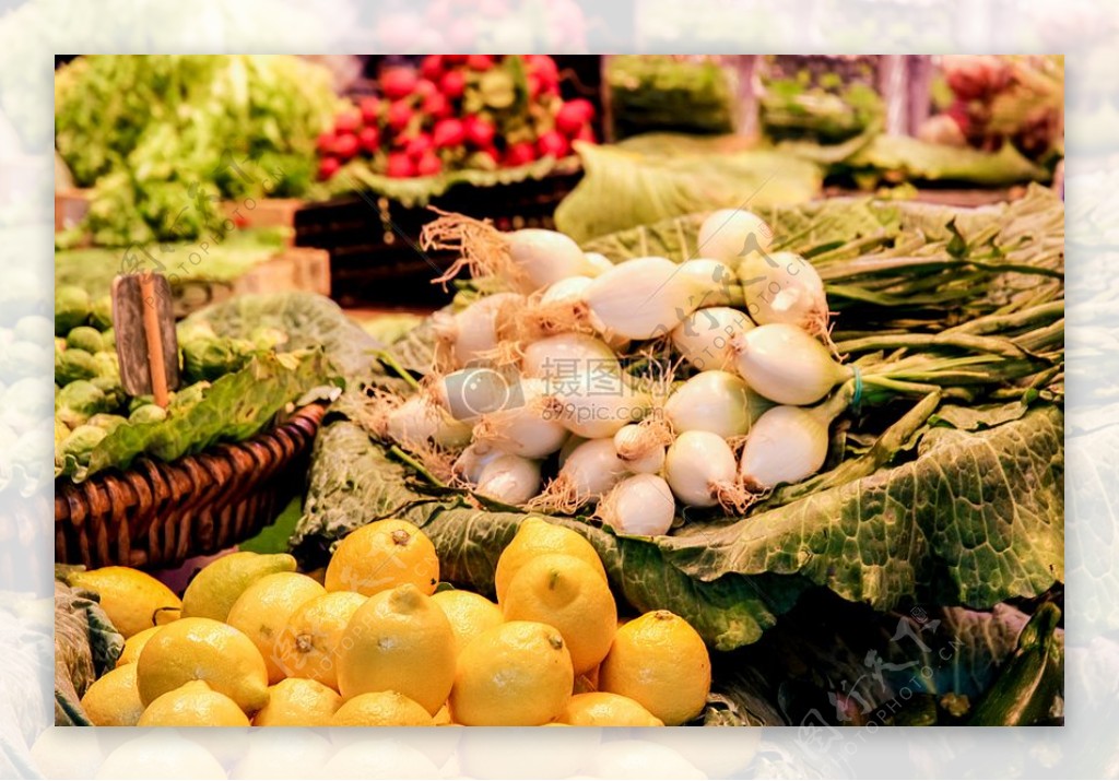 市场上的水果和蔬菜
