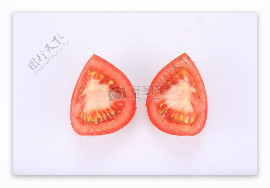 对称的被切开的番茄