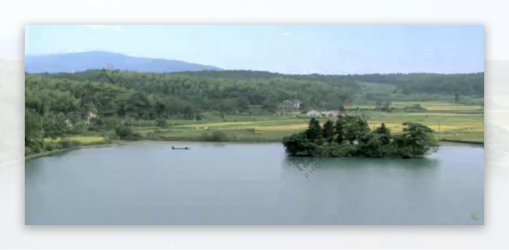 湖泊上面的小舟风光美景高清实拍视频素材