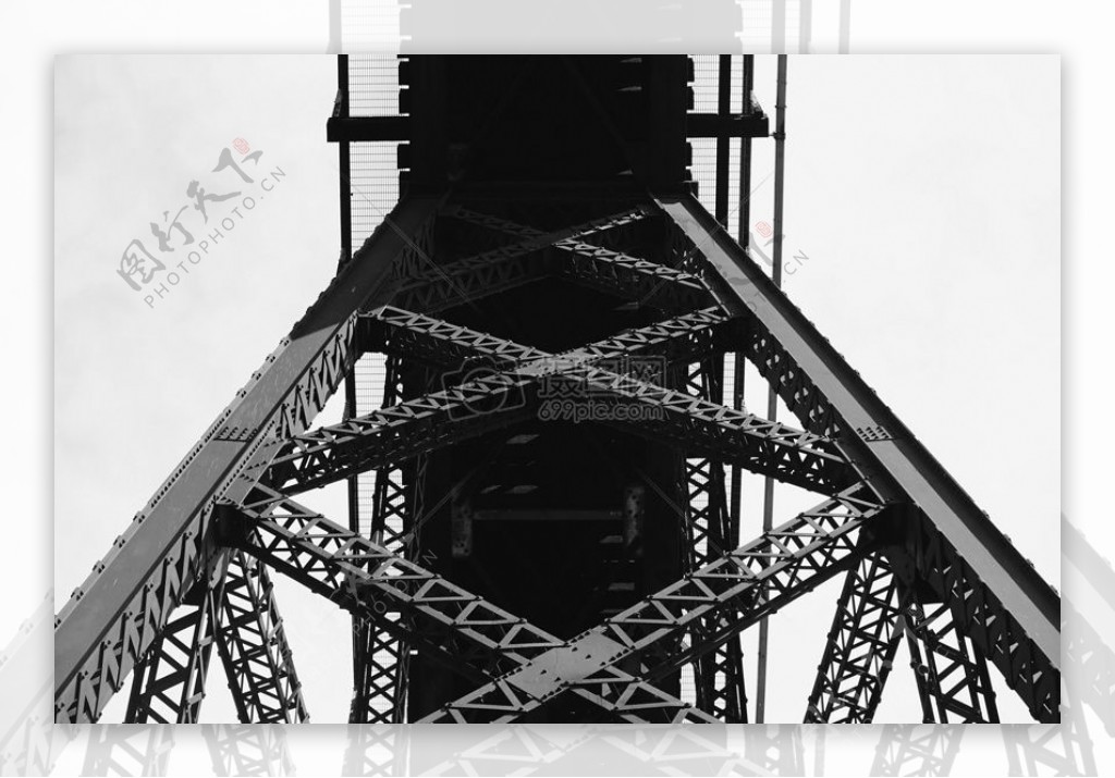 黑与白天空建筑桥梁工业塔铁钢网格