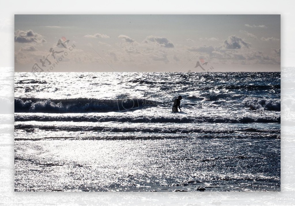 海黎明日落沙滩水波浪冲浪蓝色海浪人影波浪线