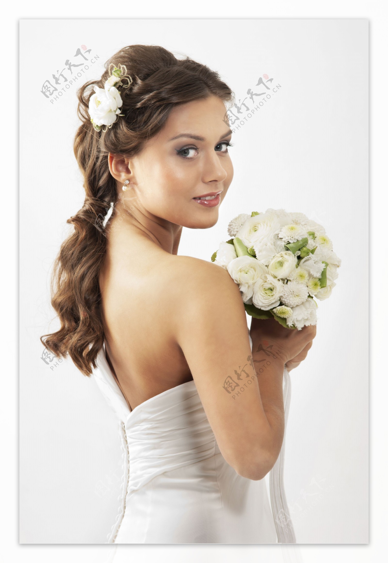 拿花束的新娘图片