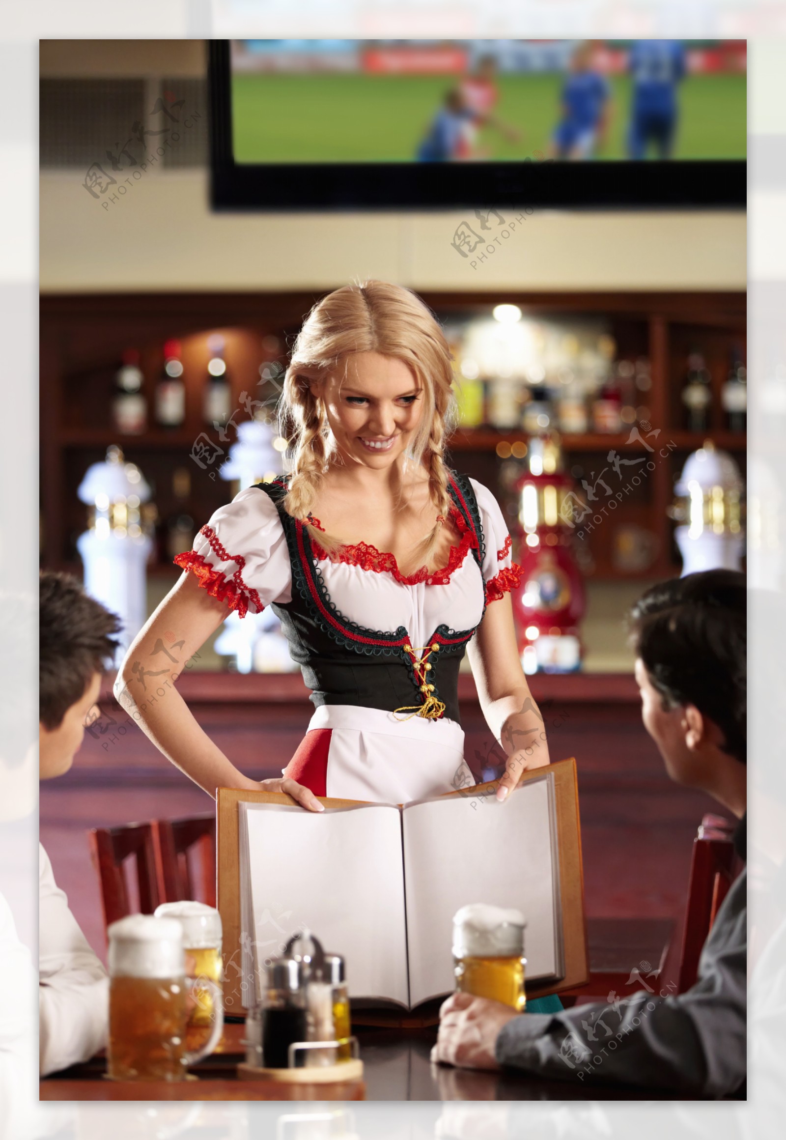 酒吧女服务员图片