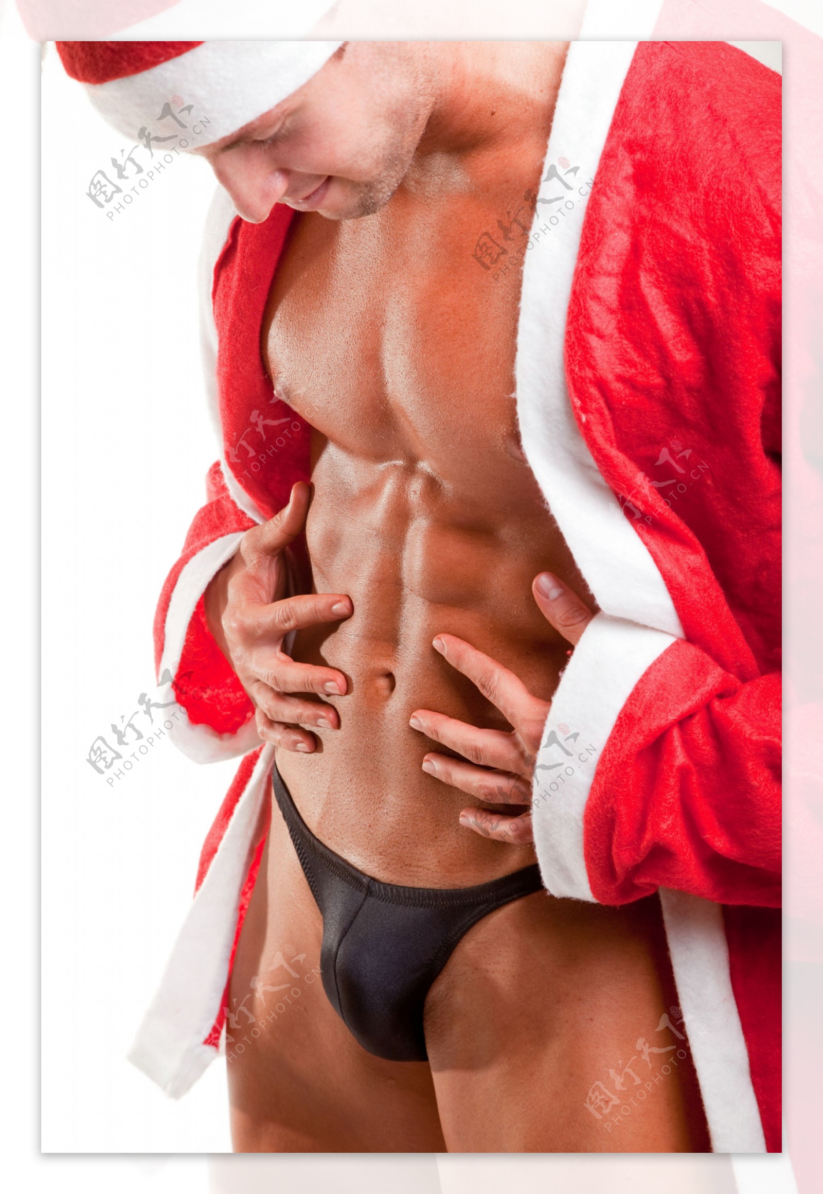 穿圣诞服装的肌肉男图片
