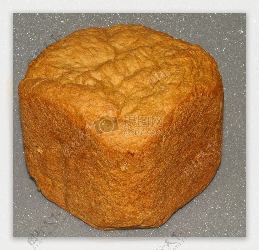 方形的杂粮面包