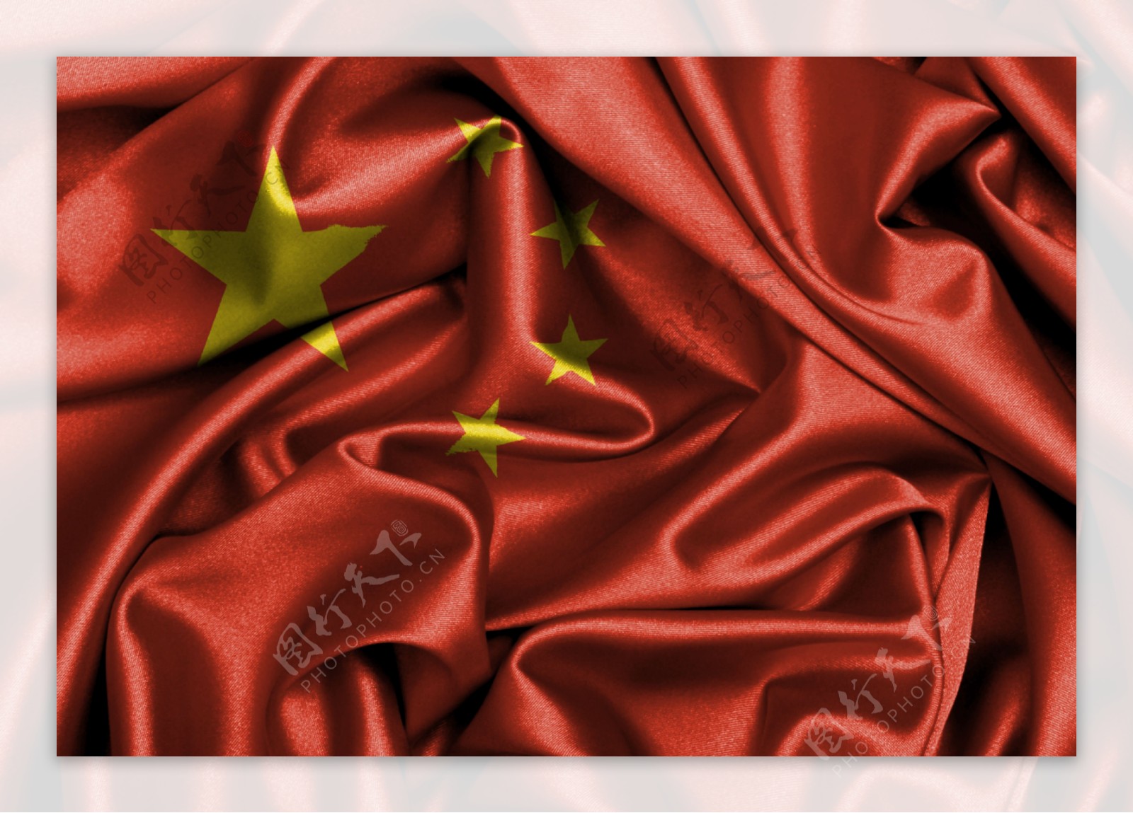 褶皱的绸缎中国国旗图片