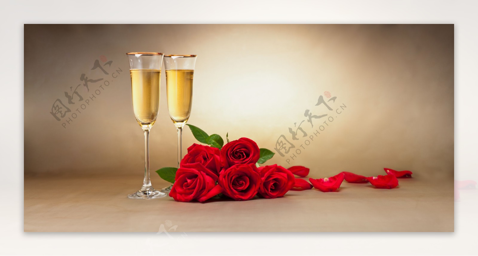 红玫瑰与香槟图片