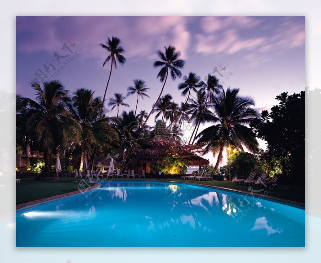假期水酒店豪华游泳游泳池度假游泳池旅游棕榈树