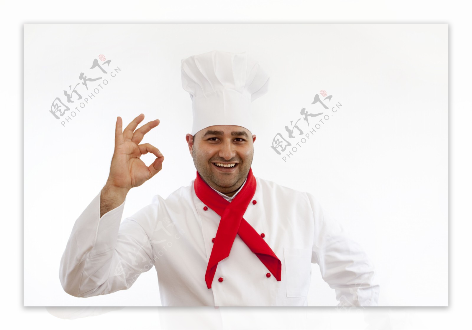 做OK手势的外国男厨师图片