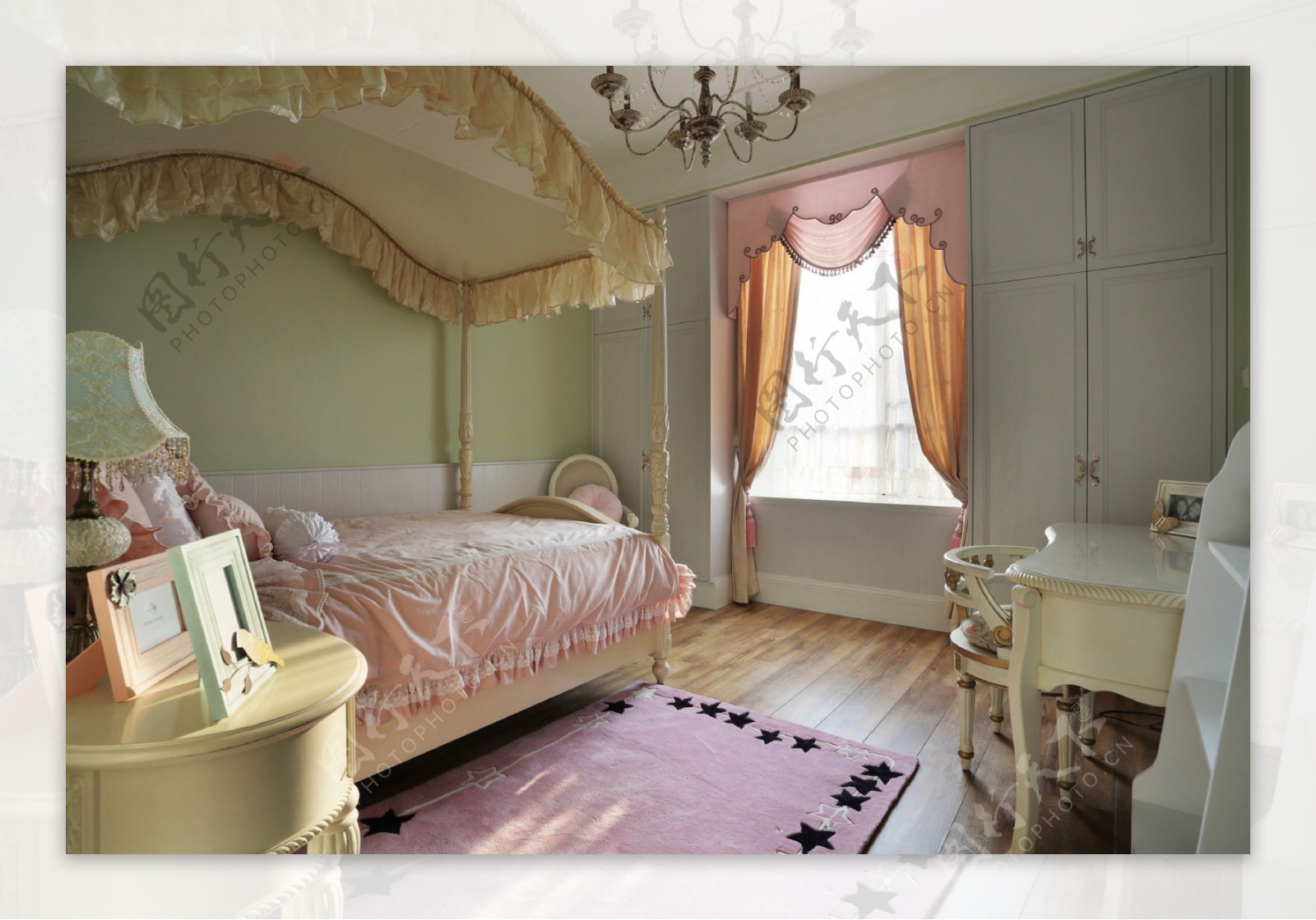 美式卧室粉色窗户设计图