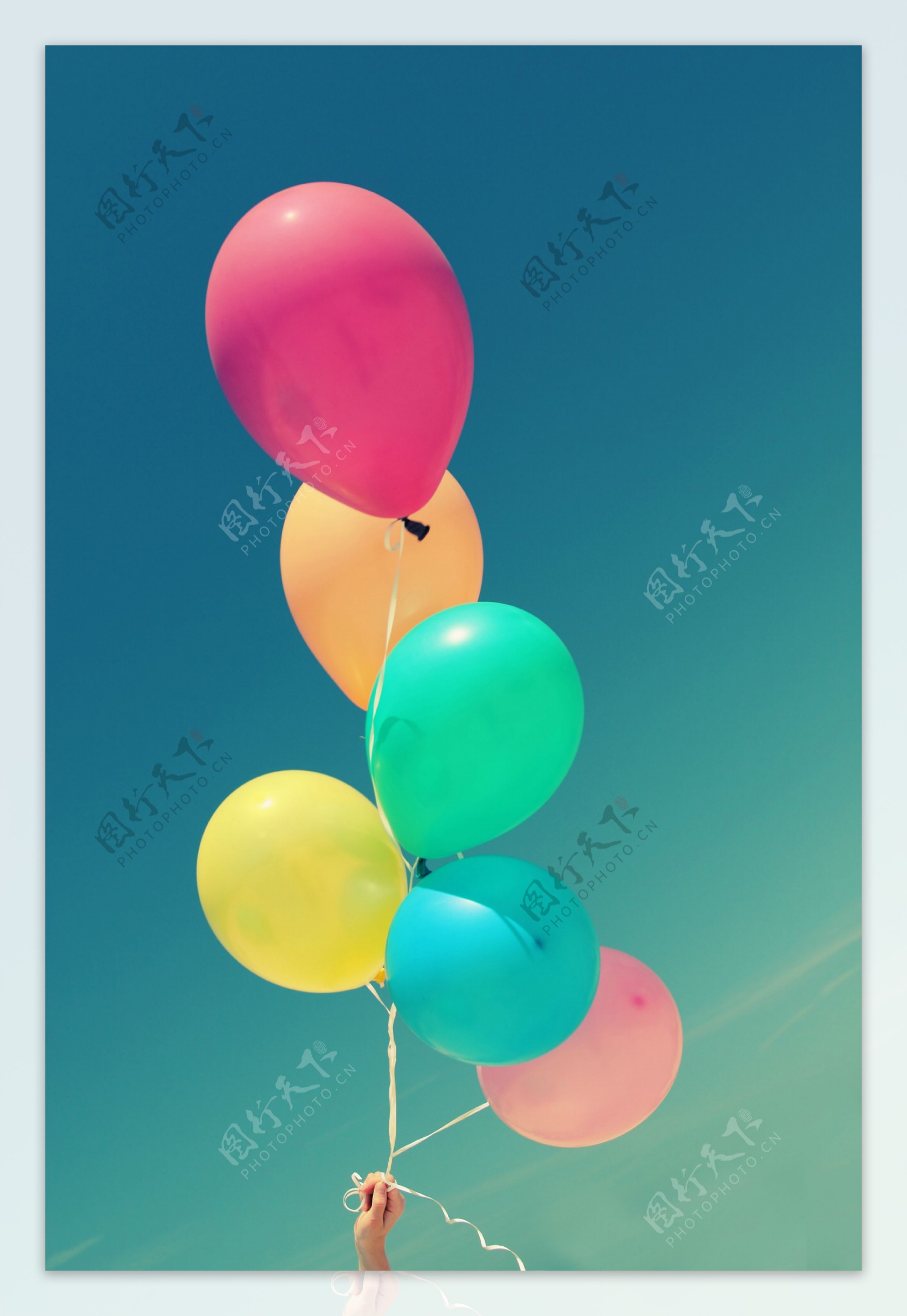 复古彩色气球背景图片