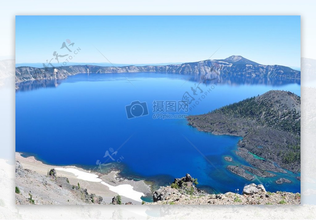 美丽的蓝色湖