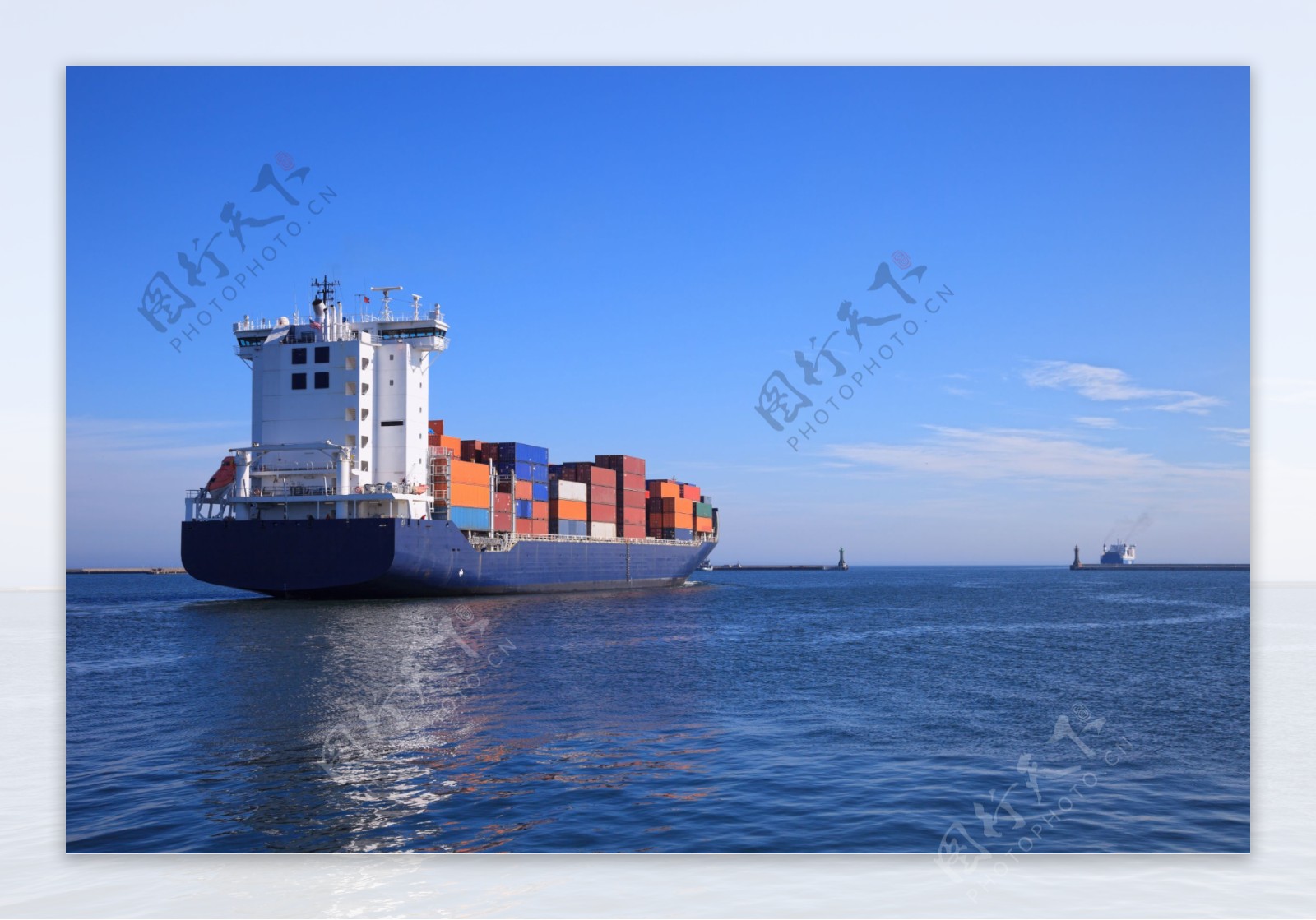 货物运输的轮船图片